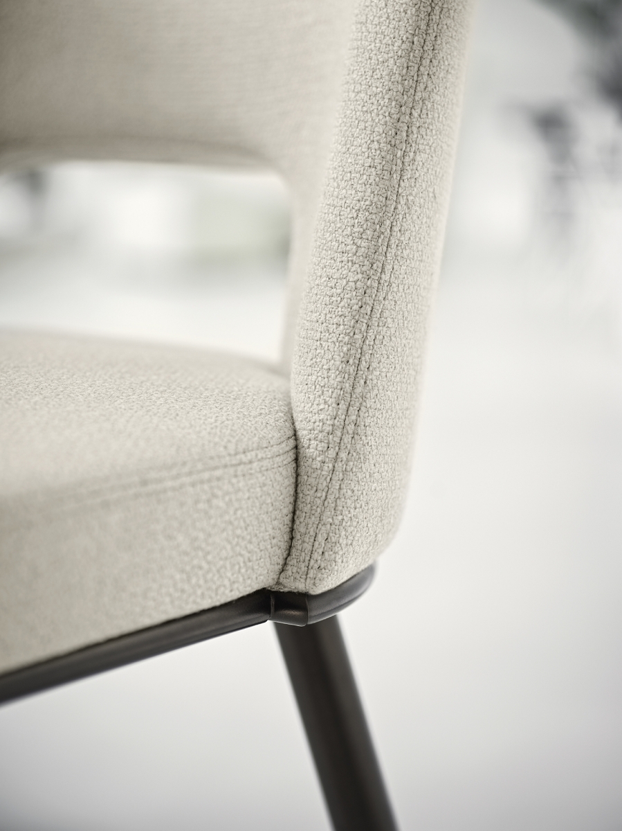 calligaris - καρέκλα Foyer με τρύπα στο adamopoulos casa ideale