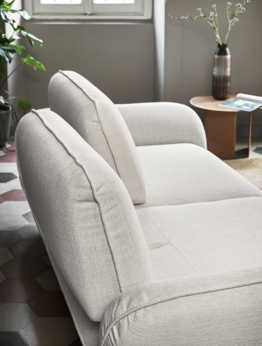 Modular καναπές Favola Calligaris με μαλακά μπράτσα και χαμηλό κάθισμα στην Αθήνα