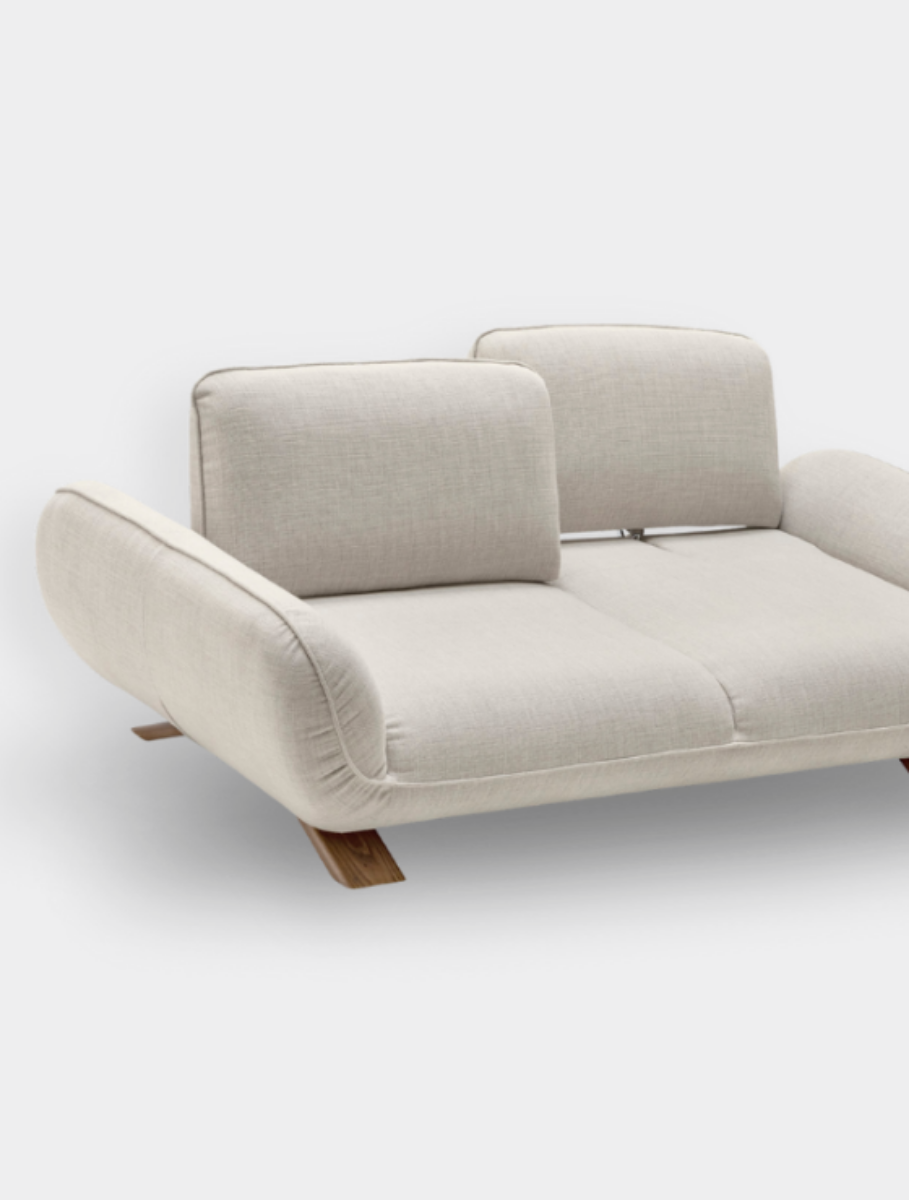 Minimal καναπές Favola Calligaris με futon αισθητική και μαλακά μπράτσα – Αθήνα