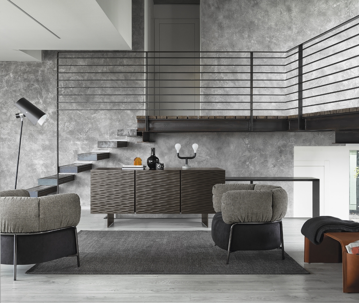 Μπουφές OPERA Calligaris εκθεσιακό σε μαύρο χρώμα με ανάγλυφες πόρτες Αθήνα Adamopoulos Casa Ideale