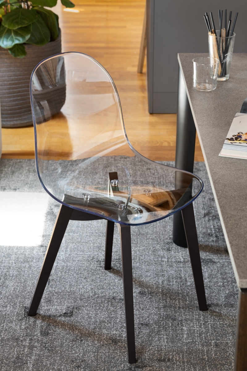 Καρέκλα Academy Connubia by Calligaris διάφανη με μελί καρυδιά ξύλινα πόδια άμεσης παράδοσης Αθήνα Adamopoulos Casa Ideale
