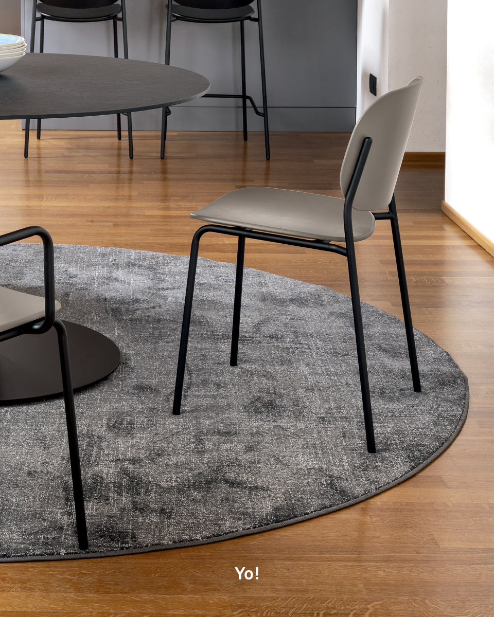 Εκθεσιακή καρέκλα Yo από πολυπροπυλένιο που δεν σπάει και δεν λεκιάζει