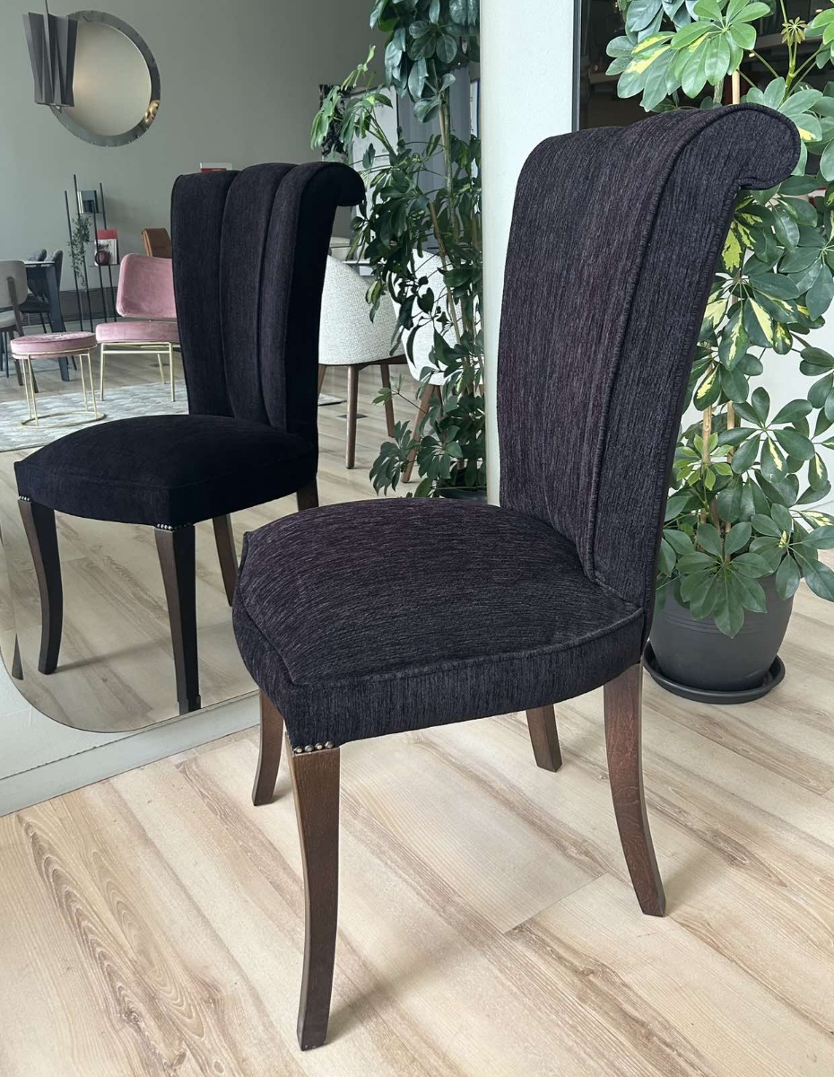 Εκθεσιακή νεοκλασική καρέκλα με ψηλή πλάτη και καμπύλη