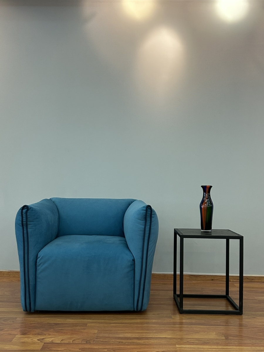 Πολυθρόνα καθιστικού σε πετρόλ χρώμα με αδιάβροχο ύφασμα