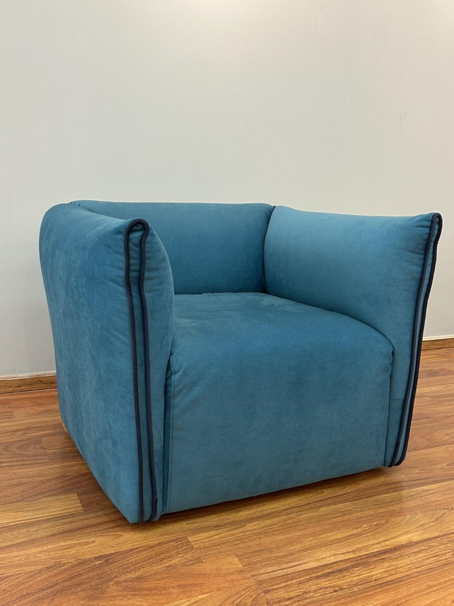 Μοντέρνα πολυθρόνα σαλονιού πετρόλ χαμηλής πλάτης