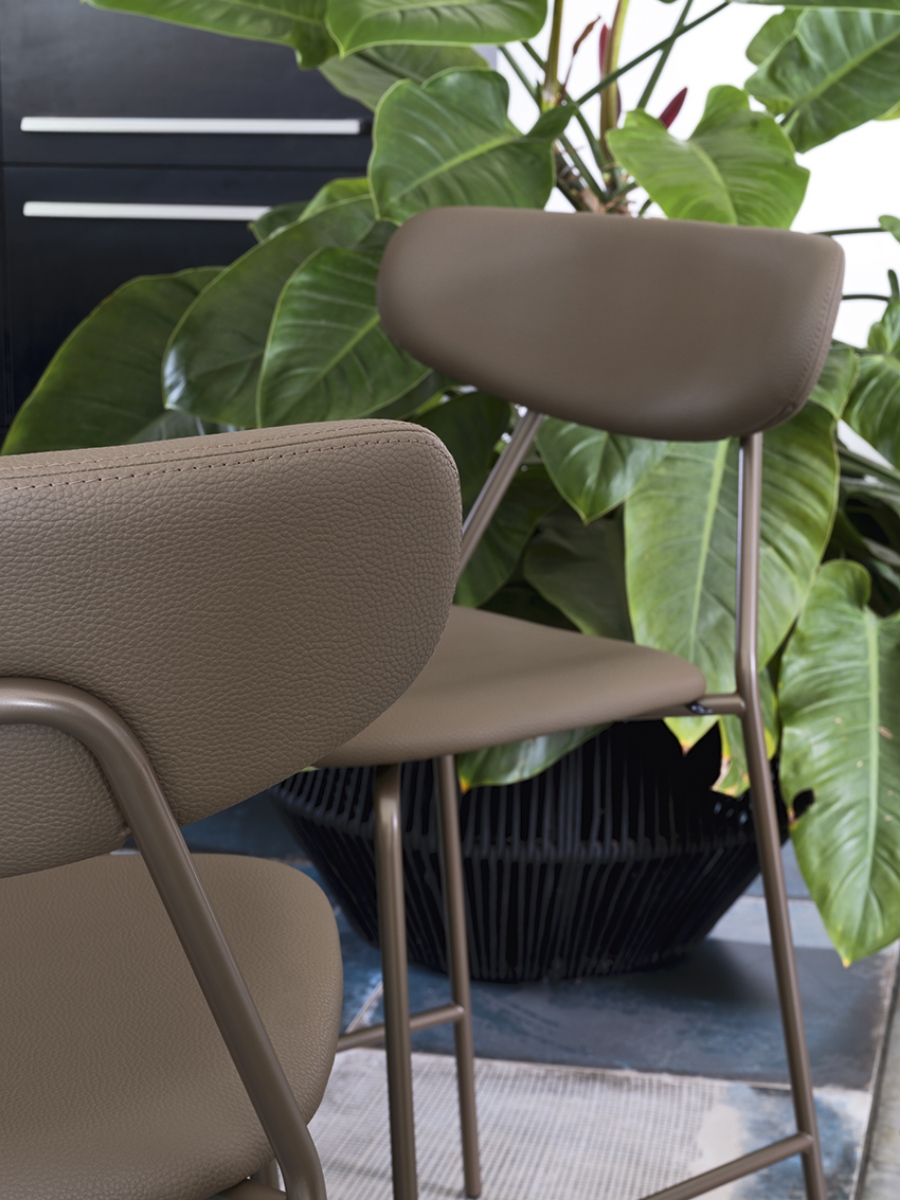 Σκαμπό LISCA Connubia by Calligaris με ψηλή πλάτη και μεταλλικά πόδια
