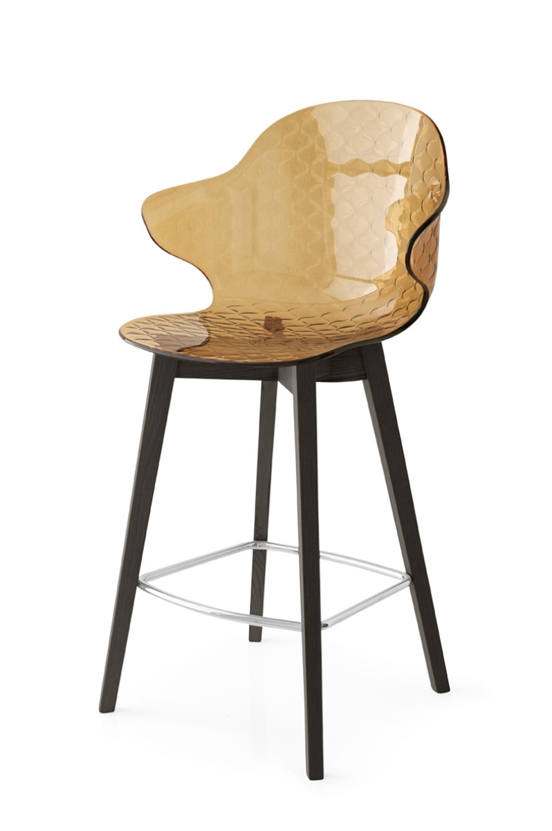 skampo-bar-polykarbonico-bronze-mayro-xylino-podi-italika-epipla.jpgΣκαμπό μπαρ Calligaris Saint Tropez με πολυκαρμπονικό κάθισμα σε χρώμα bronze και μαύρο ξύλινο πόδι - Ιταλικά έπιπλα