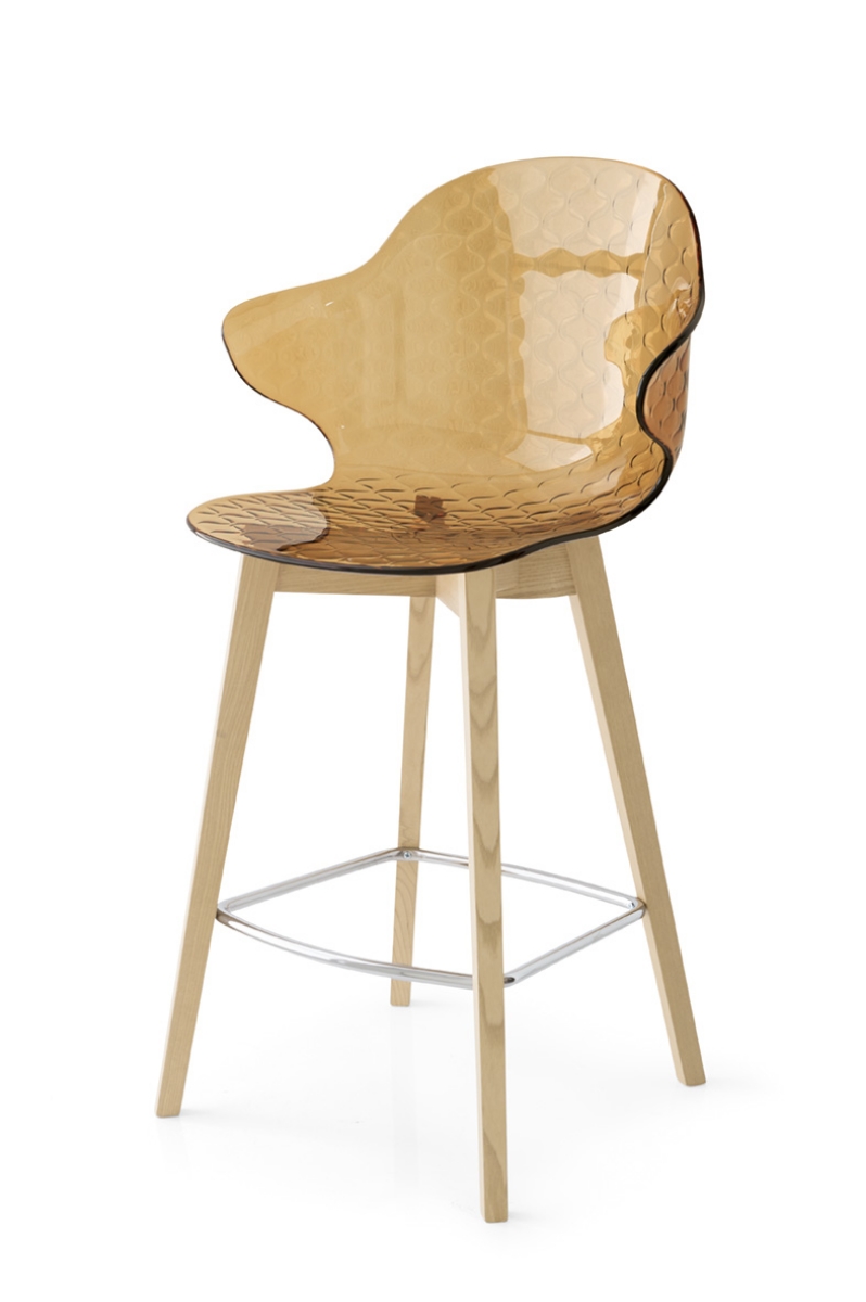Σκαμπό μπαρ Calligaris Saint Tropez με πολυκαρμπονικό κάθισμα bronze και φυσικό ξύλινο πόδι - Ιταλικά έπιπλα