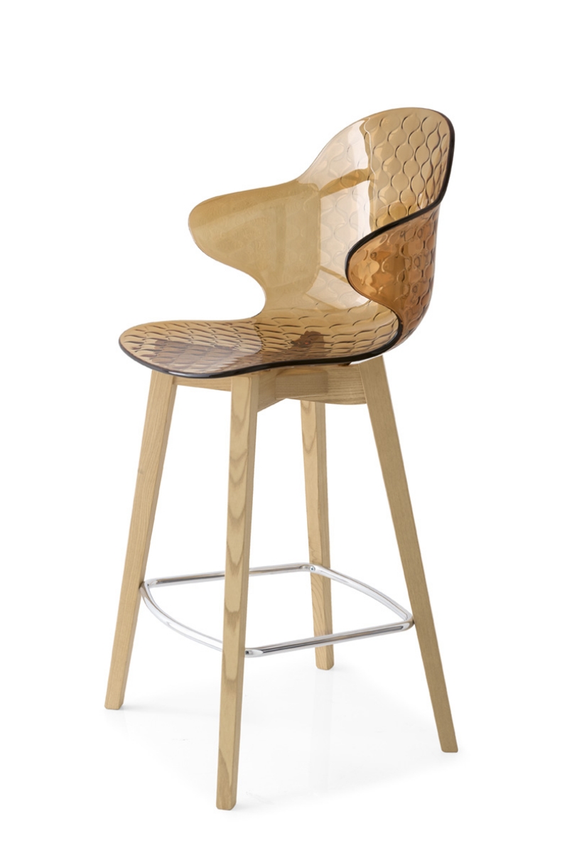 Σκαμπό μπαρ Calligaris Saint Tropez με πολυκαρμπονικό κάθισμα bronze και φυσικό ξύλινο πόδι - Ιταλικά έπιπλα