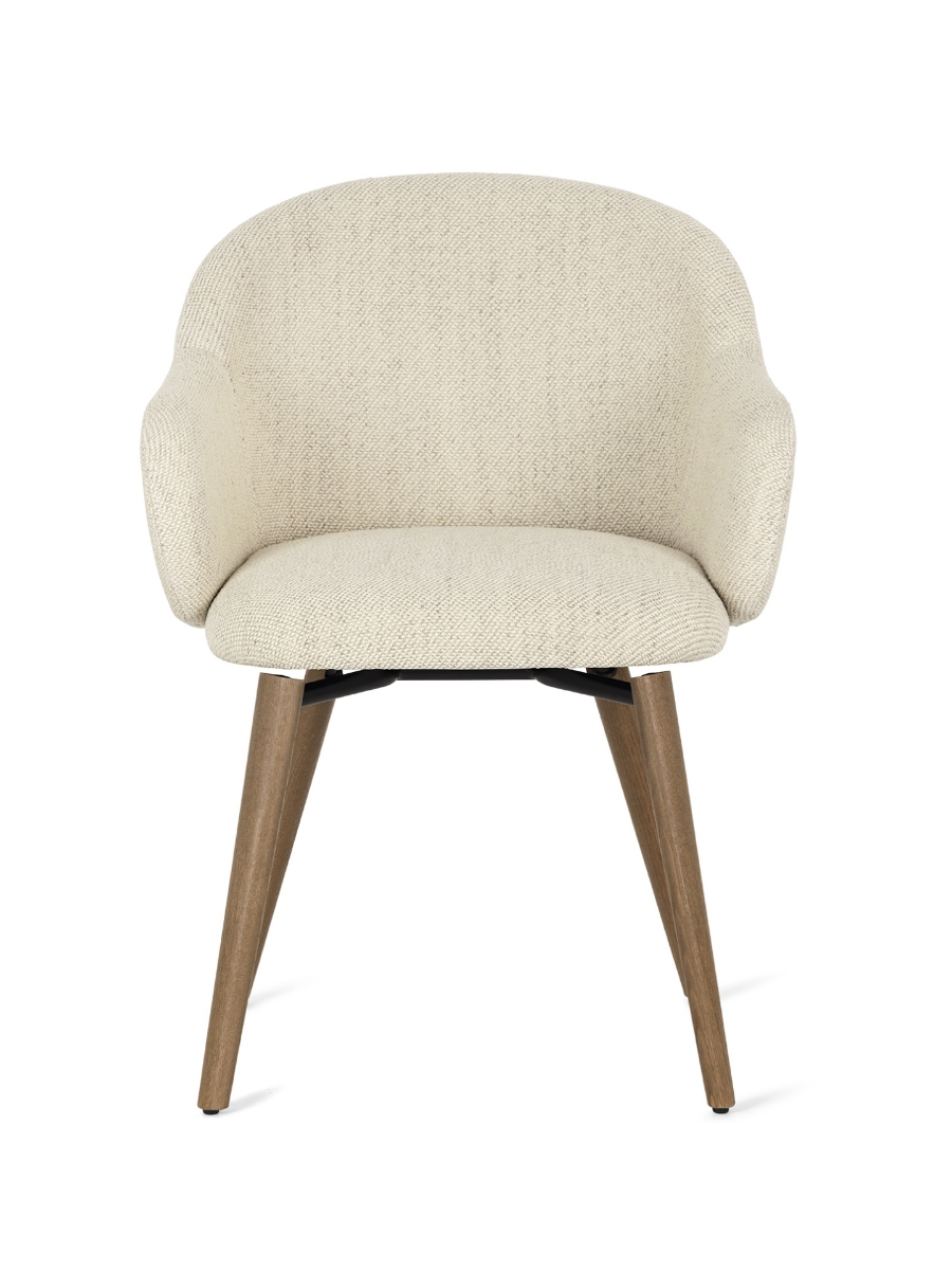 Καρέκλα τραπεζαρίας με μπράτσα Holly Fab Calligaris σε εκρού ύφασμα με ξύλινα πόδια και περιστρεφόμενο μηχανισμό 180° - μπροστινή όψη | Adamopoulos Casa Ideale