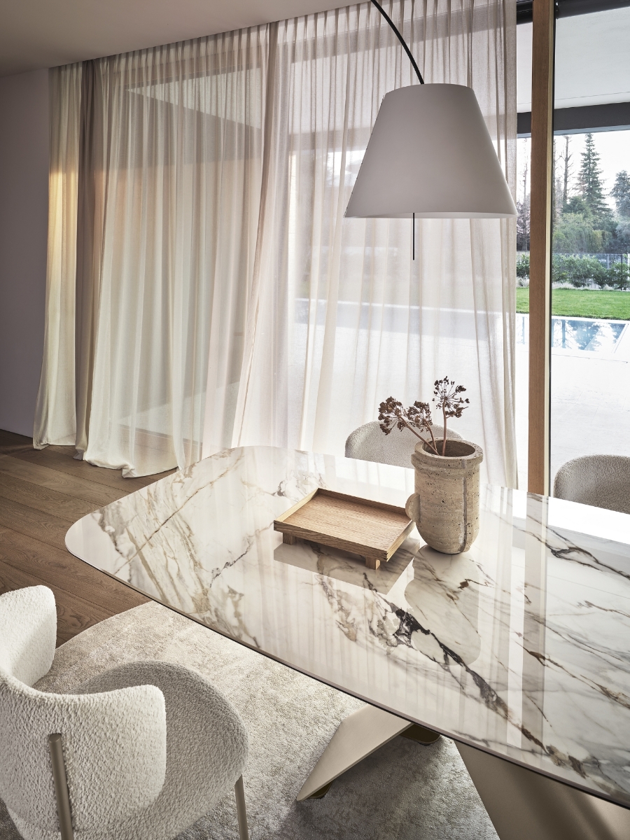 Τραπέζι τραπεζαρίας οβάλ Calligaris Axiom — κεραμικό, βάση X