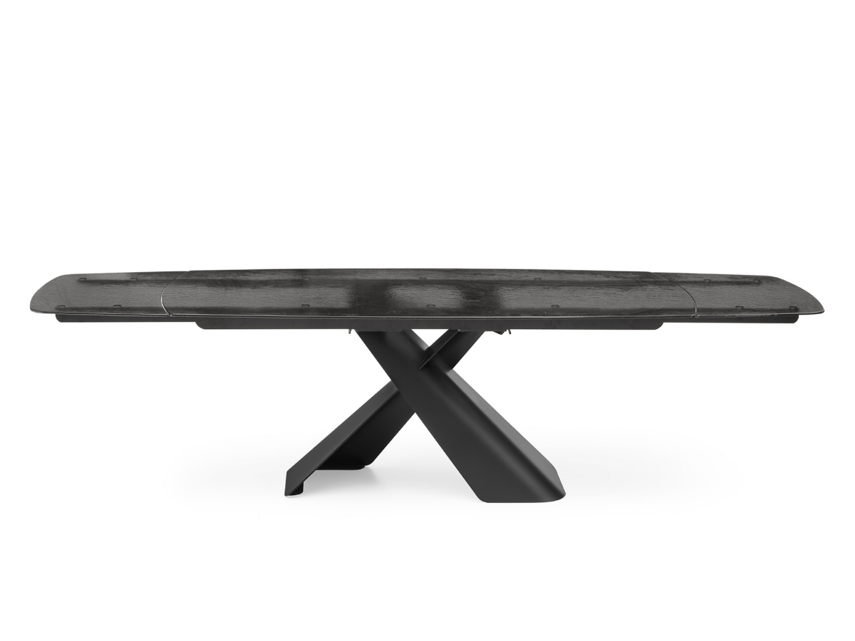 Τραπέζι τραπεζαρίας οβάλ Calligaris Axiom επεκτεινόμενο ανοιχτό — γυαλί σαγρέ μαύρο, μαύρη βάση X, λευκό φόντο