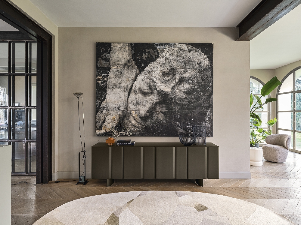 Μπουφές Bambu Calligaris με ανάγλυφες, κυματιστές πόρτες και μεταλλικά πόδια — Adamopoulos Casa Ideale, επίσημος αντιπρόσωπος Calligaris στην Ελλάδα
