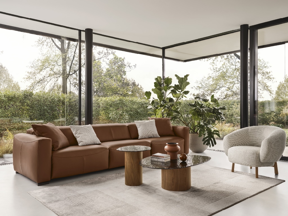 Δερμάτινος καναπές σε μοντέρνο σαλόνι στην Αθήνα από το Adamopoulos Casa Ideale με ιταλικό design Calligaris