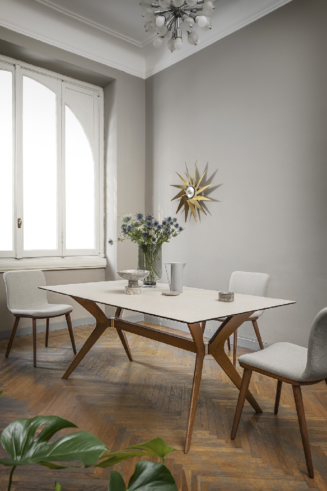 Dining room furniture with extendable table and stylish chairs Calligaris for Greek Islands villas – Adamopoulos Casa Ideale