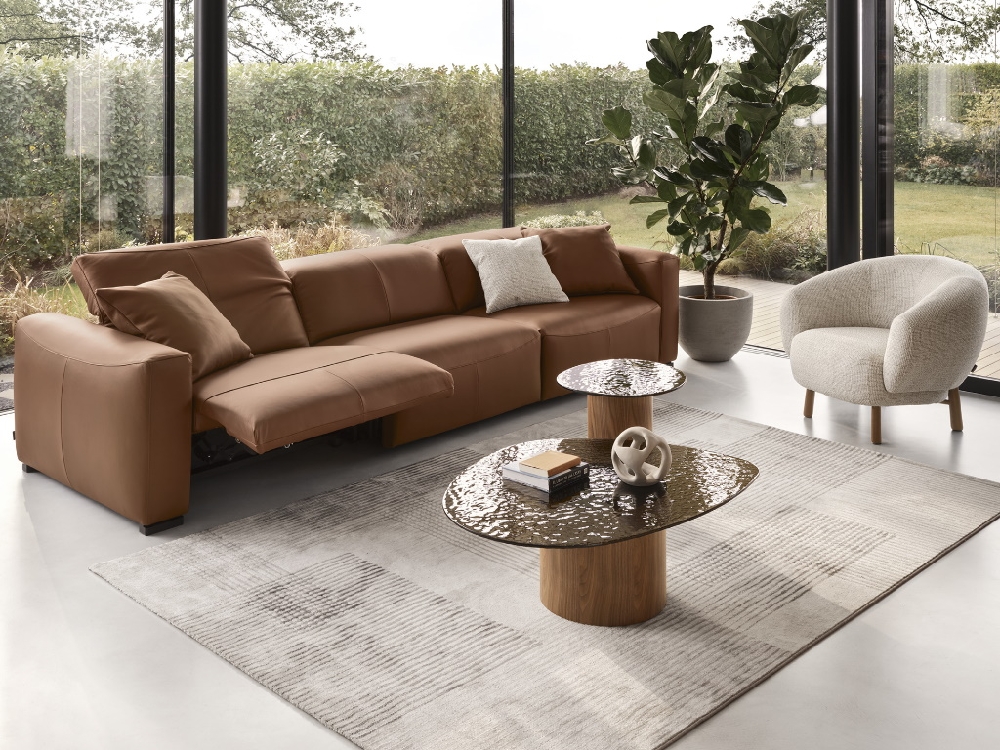 Modern Italian sofa with minimal design from Calligaris for villas in the Greek Islands – Adamopoulos Casa Ideale