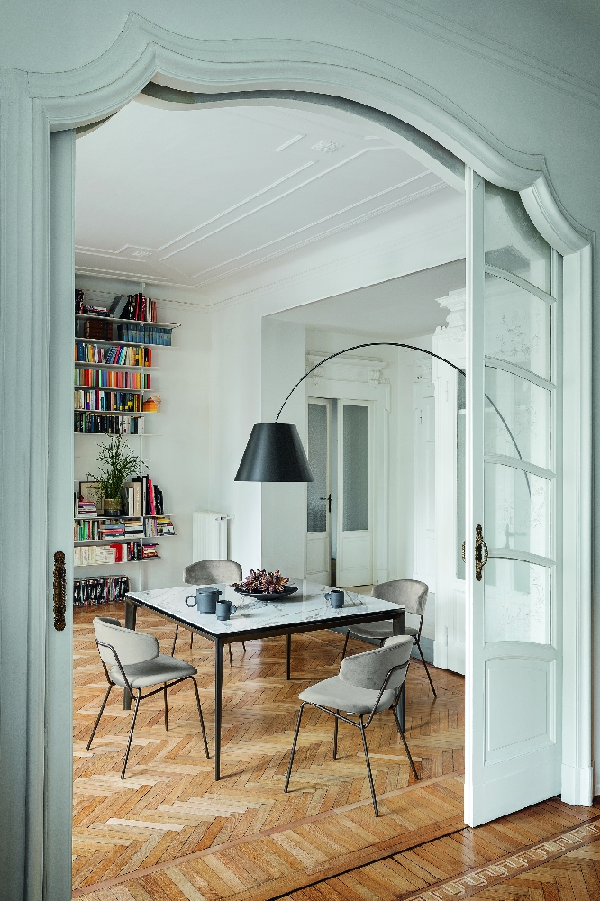 επεκτεινόμενο τραπέζι σε μικρό μοντέρνο διαμέρισμα Calligaris στην Αθήνα – Adamopoulos Casa Ideale