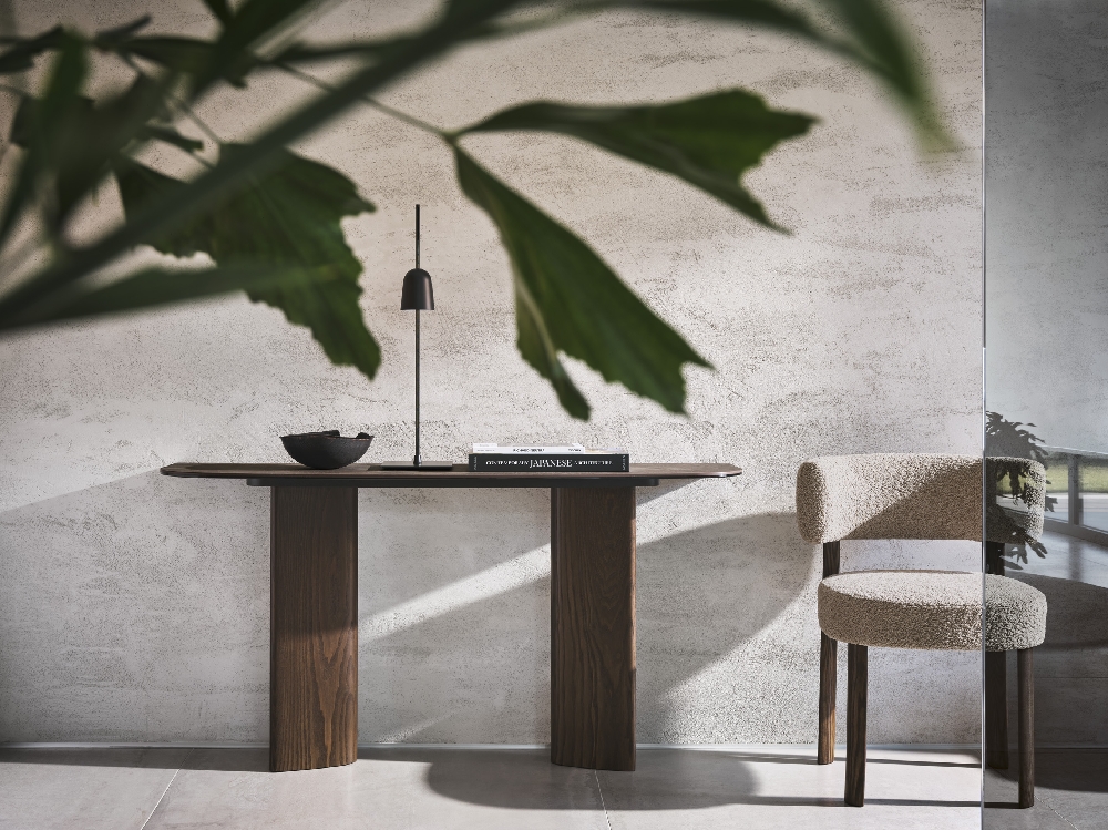 Ferienhaus eingerichtet mit Calligaris Möbeln in Athen von Adamopoulos Casa Ideale