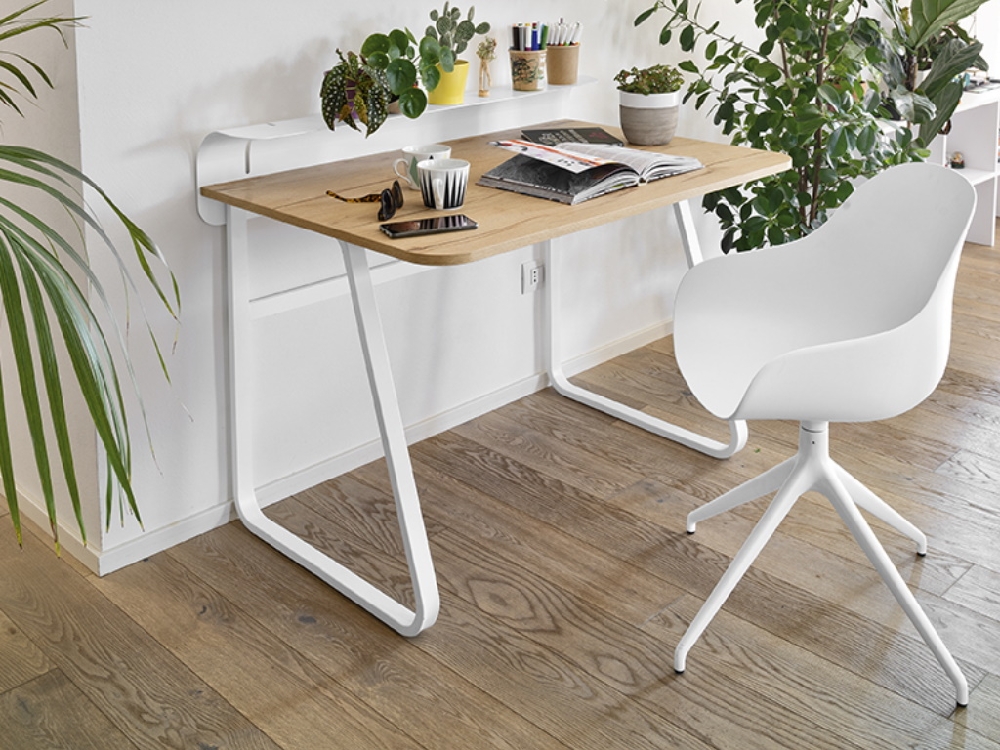 Ιταλικό γραφείο Calligaris με εργονομικό και minimal σχεδιασμό