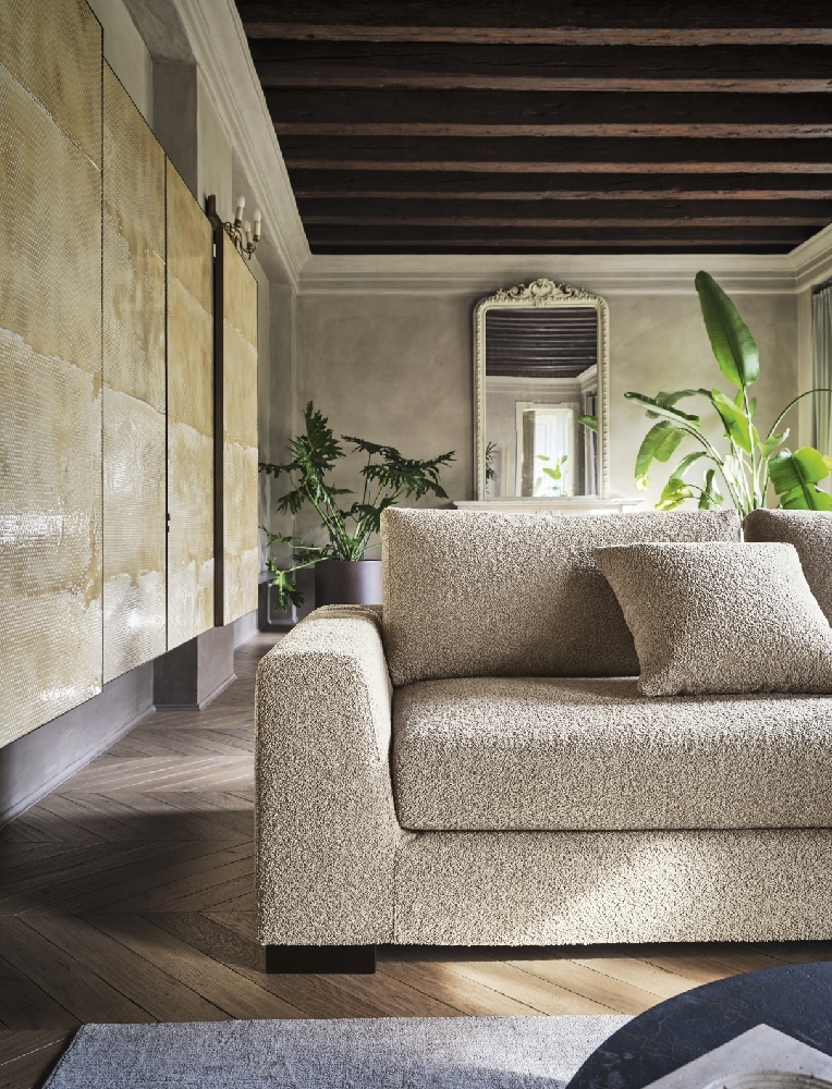 Γωνιακός καναπές Calligaris στο showroom Adamopoulos Casa Ideale στην Αθήνα