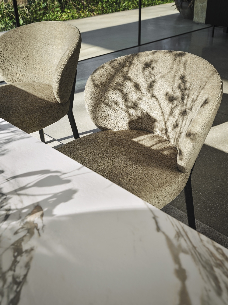 Καρέκλα Mara Calligaris με ύφασμα υψηλής ποιότητας και κομψό design