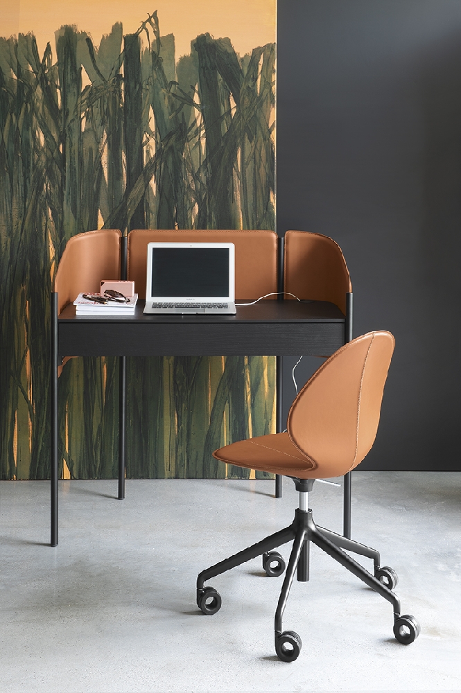 Μοντέρνο γραφείο για home office από το Adamopoulos Casa Ideale στην Αθήνα