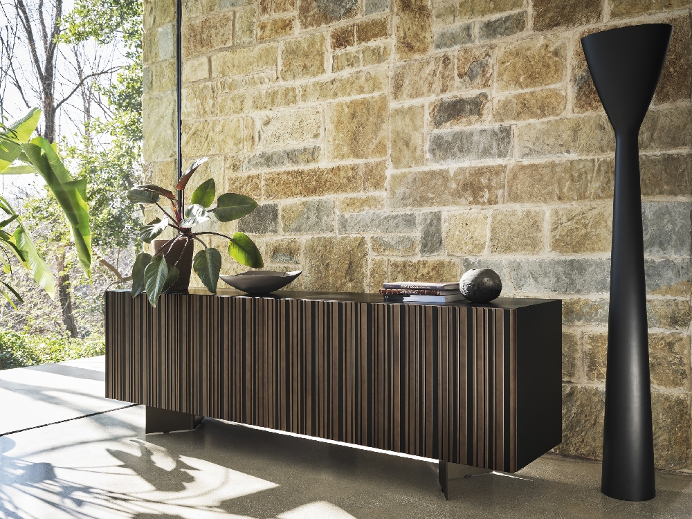 Μπουφές με ριγωτές πόρτες και μοντέρνο design από το εργοστάσιο Calligaris στην Αθήνα – Adamopoulos Casa Ideale