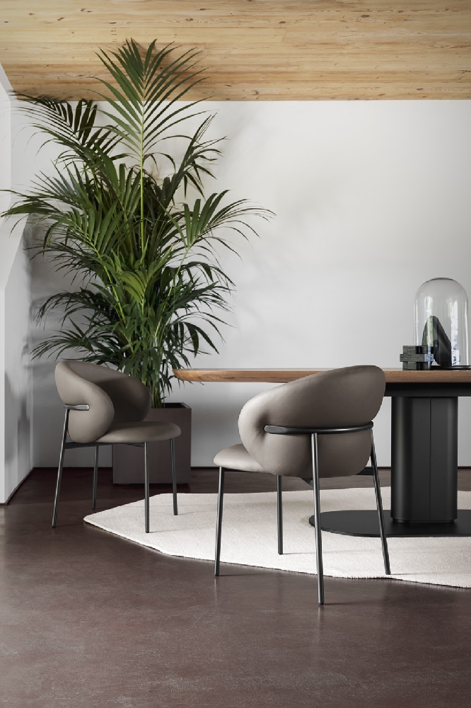 Πολυτελή έπιπλα σαλονιού Calligaris στην Αθηναϊκή Ριβιέρα από το Adamopoulos Casa Ideale