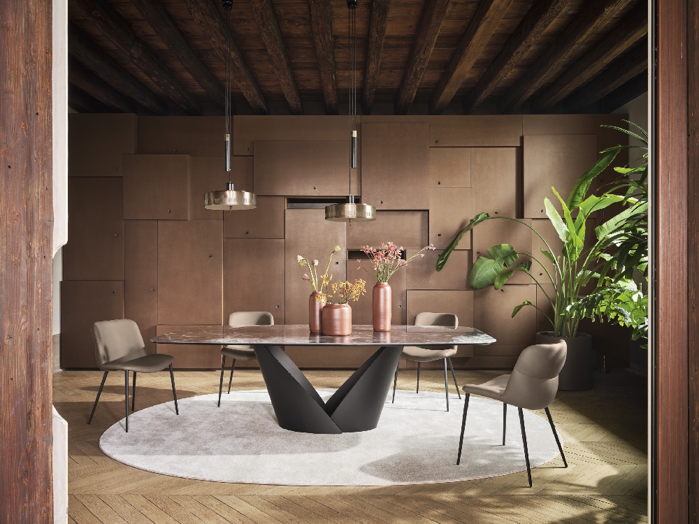 Τραπέζι Calla με κεραμική επιφάνεια και μεταλλική βάση σε minimal ύφος